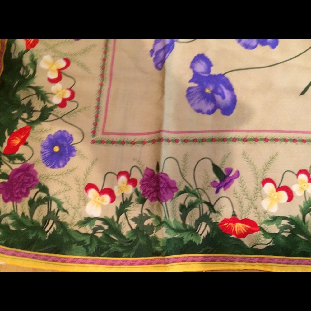 Gorgeous Vintage Liz Claiborne silk scarf- floral - Picture 3 of 7